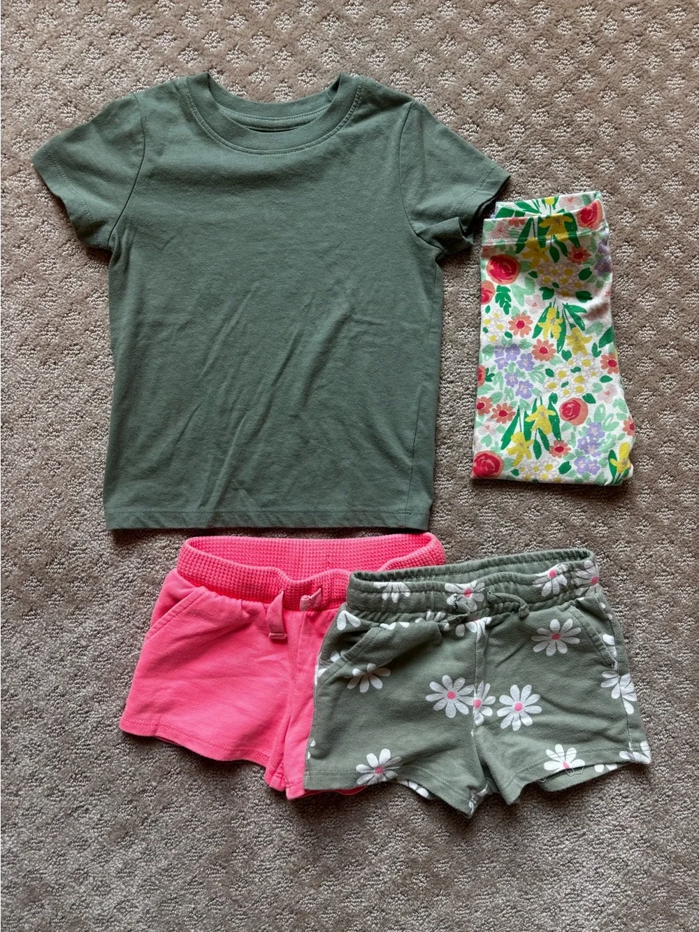 2T Cat & Jack Girls Bundle Tee + 2 Shorts + 1 Legging